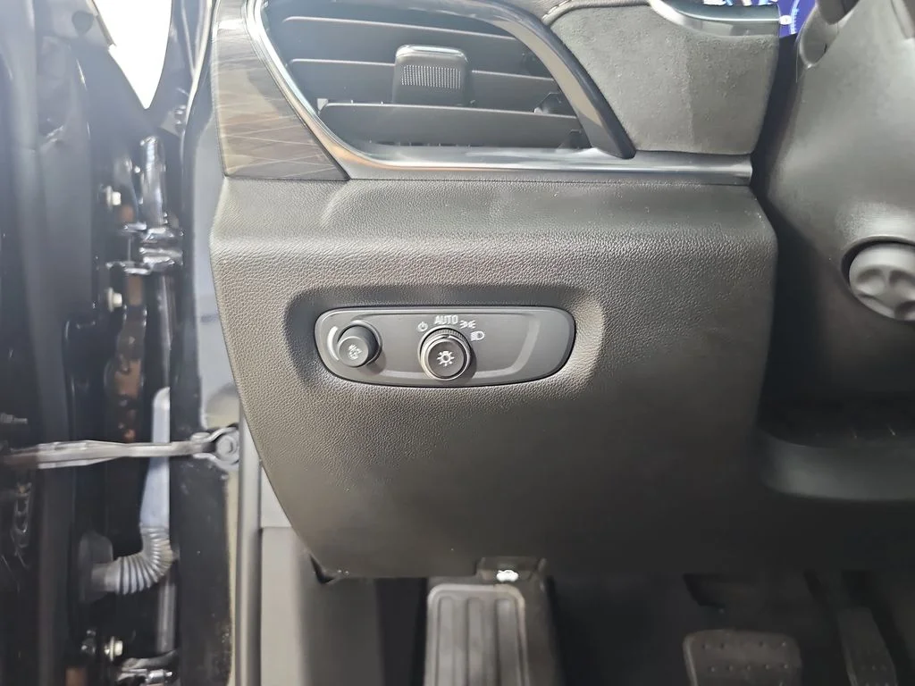 Used 2023 Black Chevrolet High Country image 33