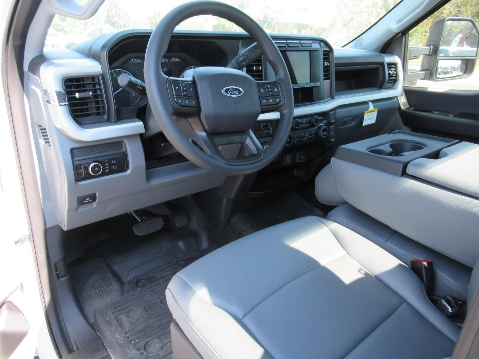 New 2024 Oxford White Ford F-250® XL image 15