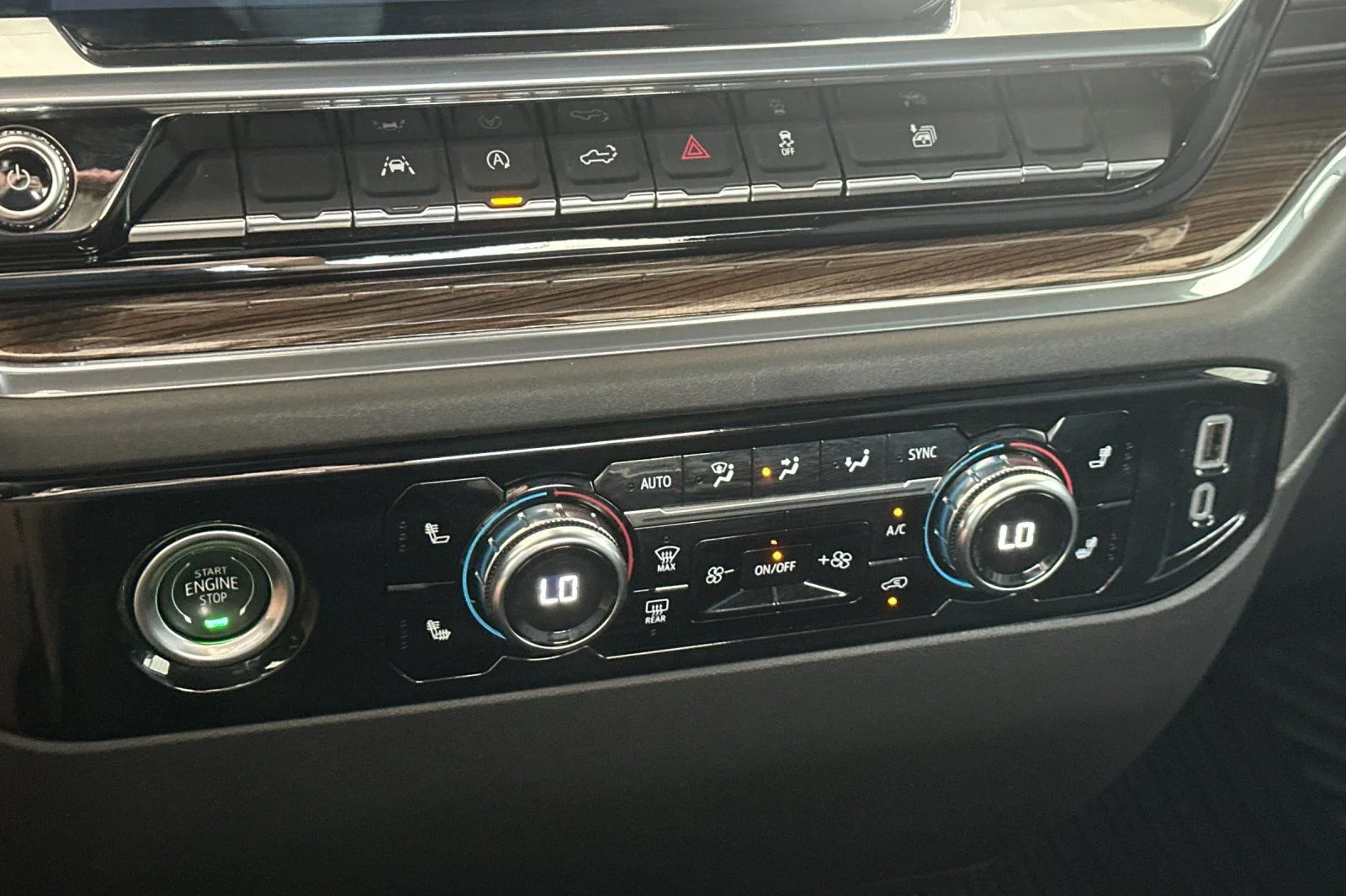Used 2024 Gray GMC Elevation image 21