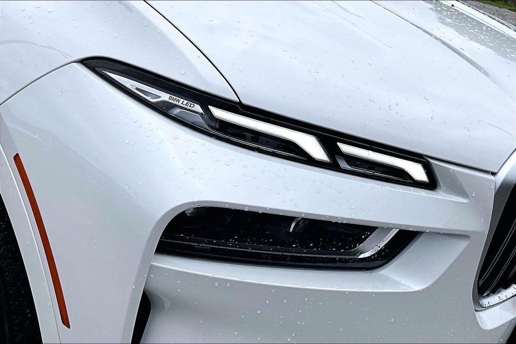 Used 2026 White BMW xDrive40i image 32