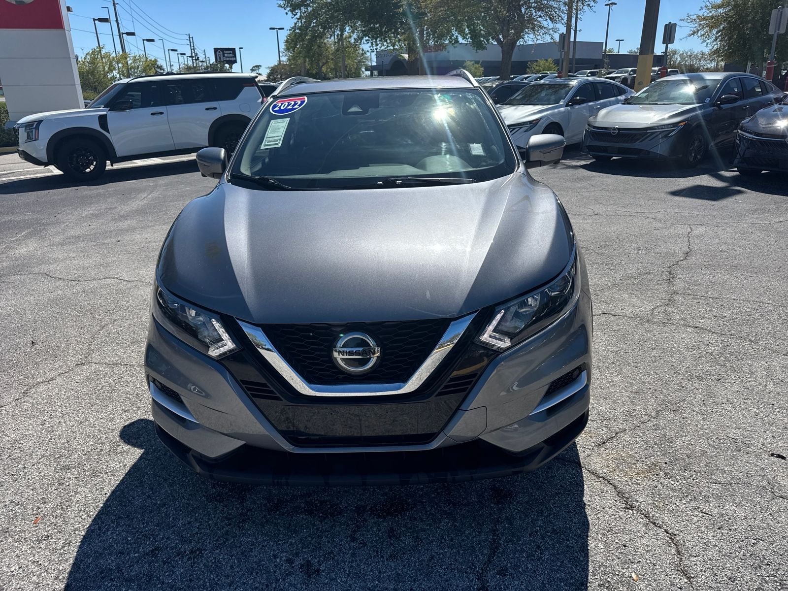 Used 2022 Gray Nissan SL image 3