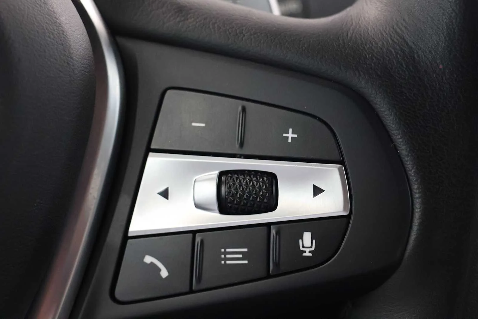 Used 2021 Phytonic Blue Metallic BMW xDrive30e image 19