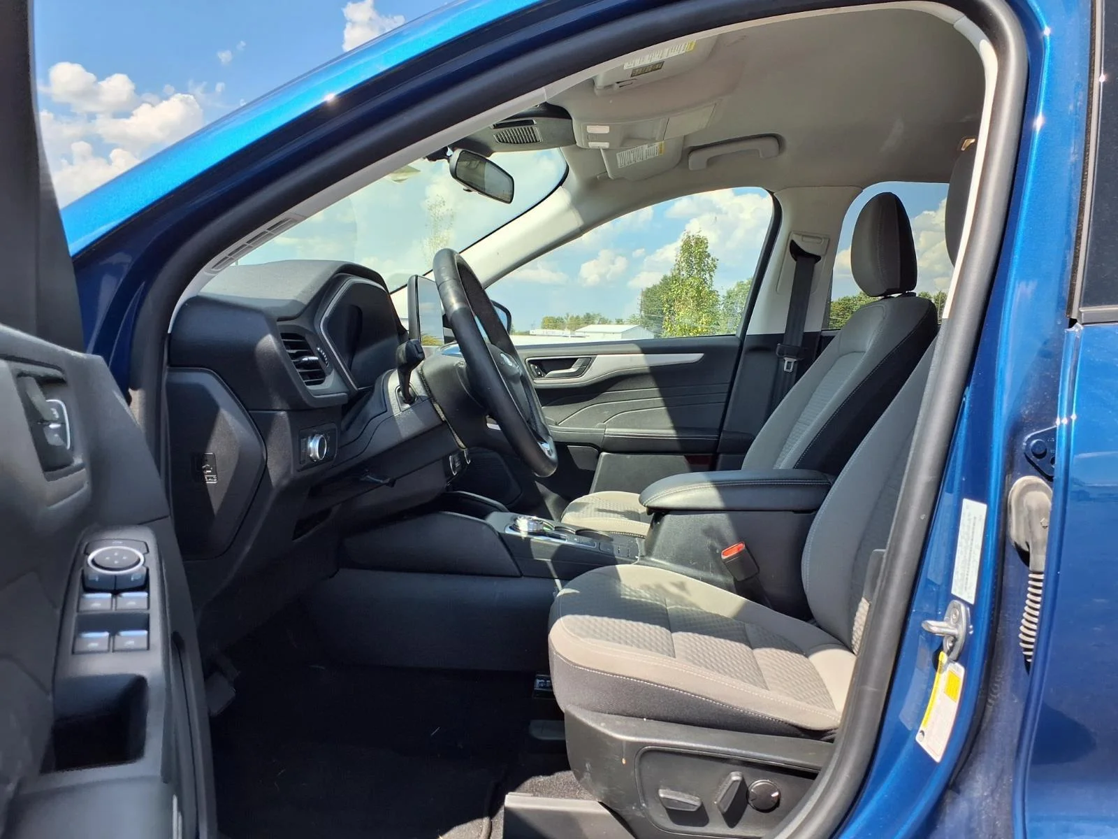 Used 2022 Atlas Blue Ford SE image 19