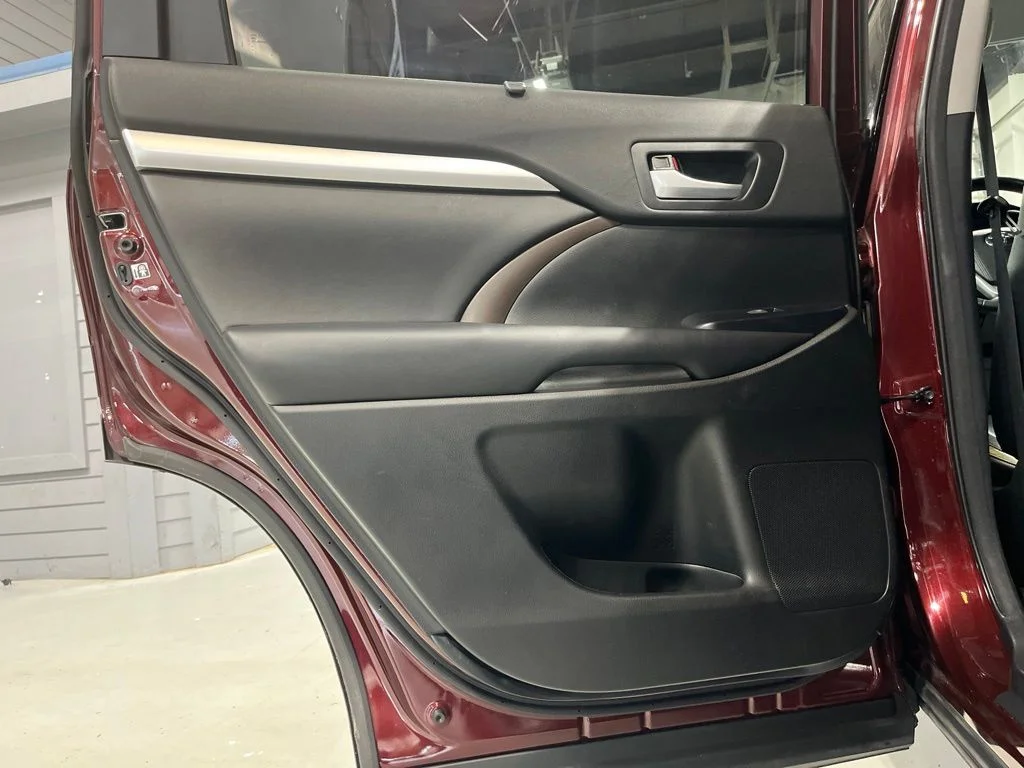 Used 2018 Ooh La La Rouge Mica Toyota XLE image 28