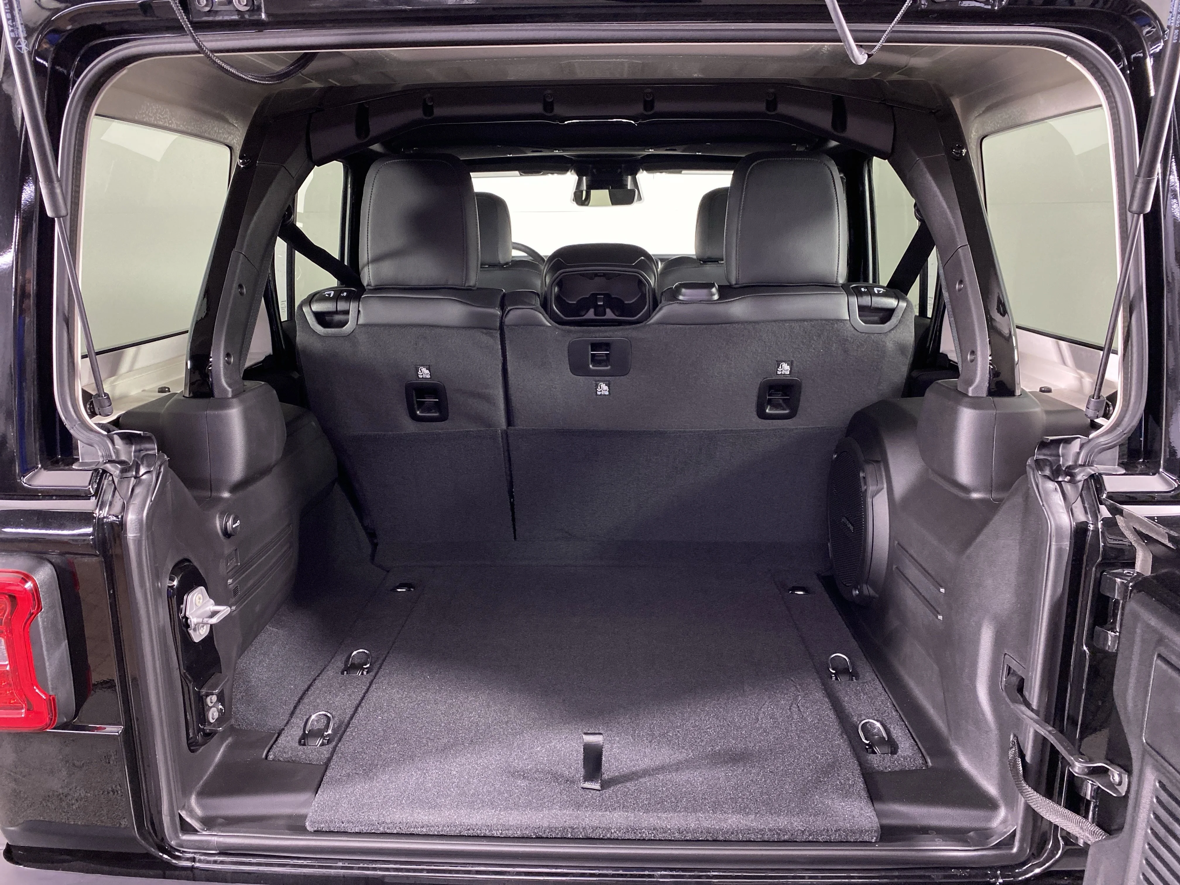 New 2026 Black Clear-Coat Exterior Paint Jeep Sahara image 31