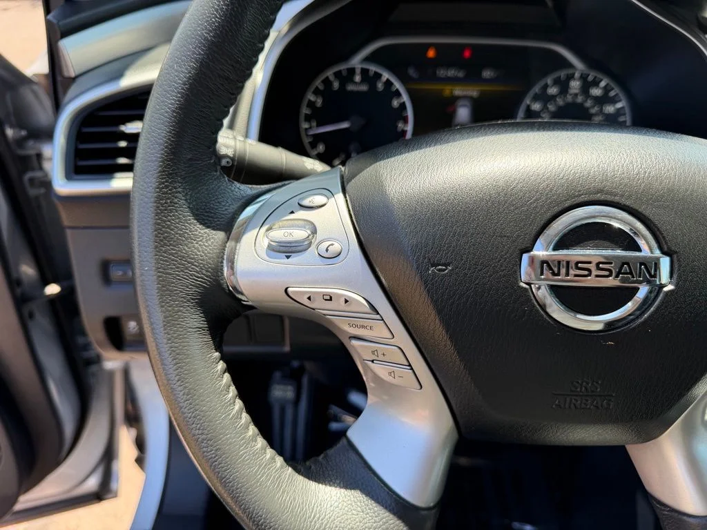 Used 2015 Silver Nissan SL image 16