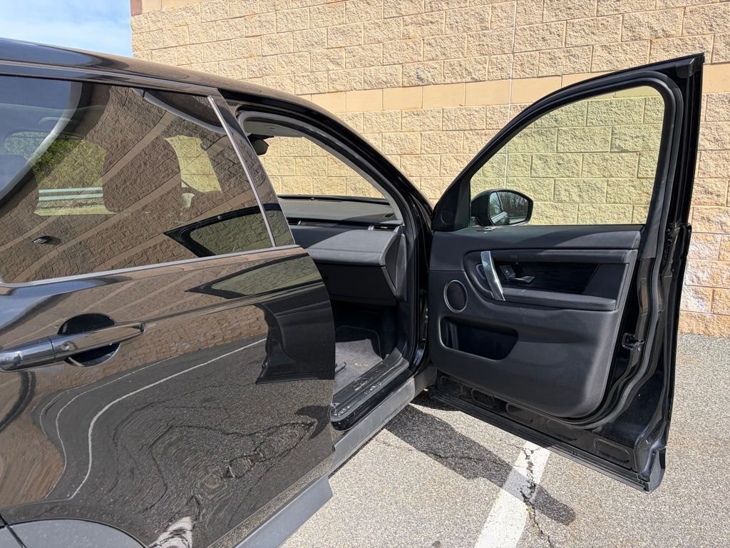 Used 2021 Black Land Rover SE image 17