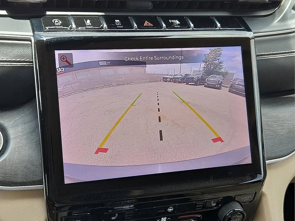 Used 2021  Jeep Limited image 20