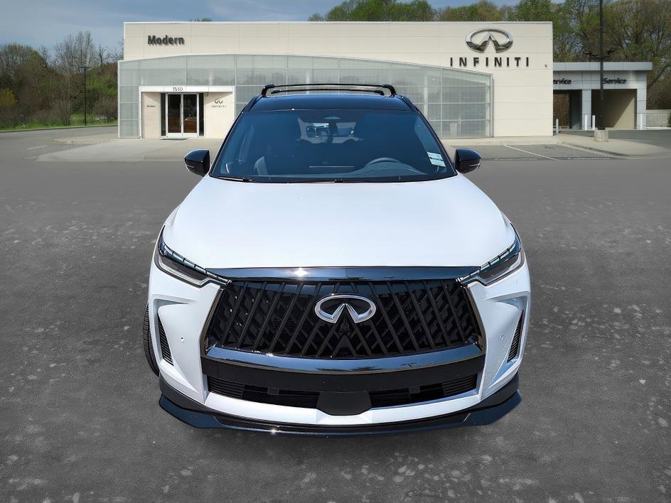 New 2027 2T RAD WHT INFINITI SPORT image 2