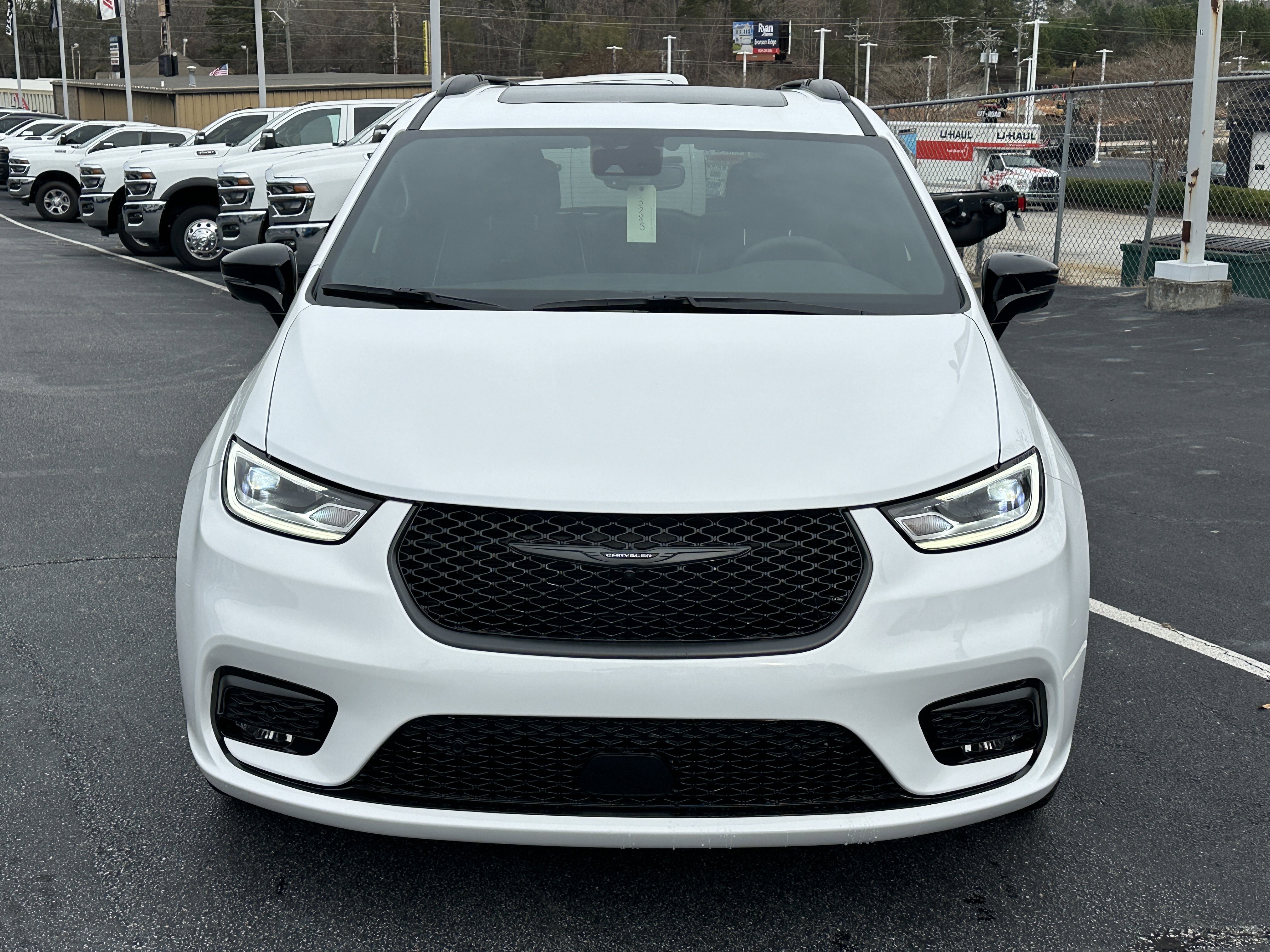 New 2026 Bright White Clear-Coat Exterior Paint Chrysler Limited image 3