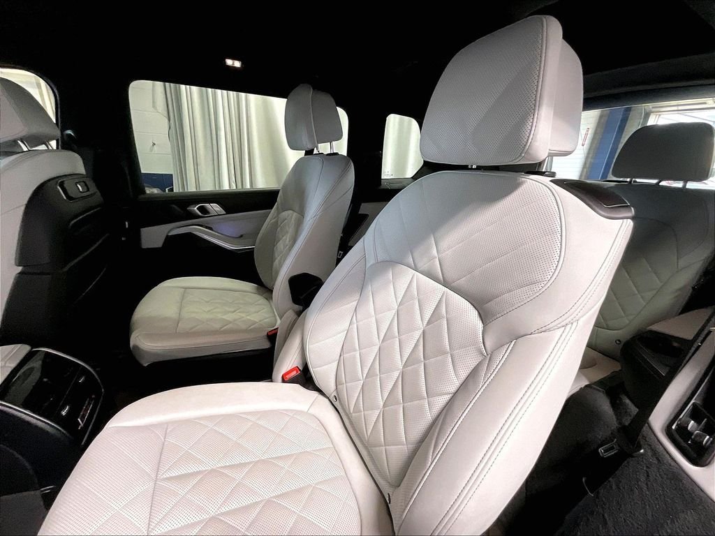 Used 2023 Black BMW xDrive40i image 15