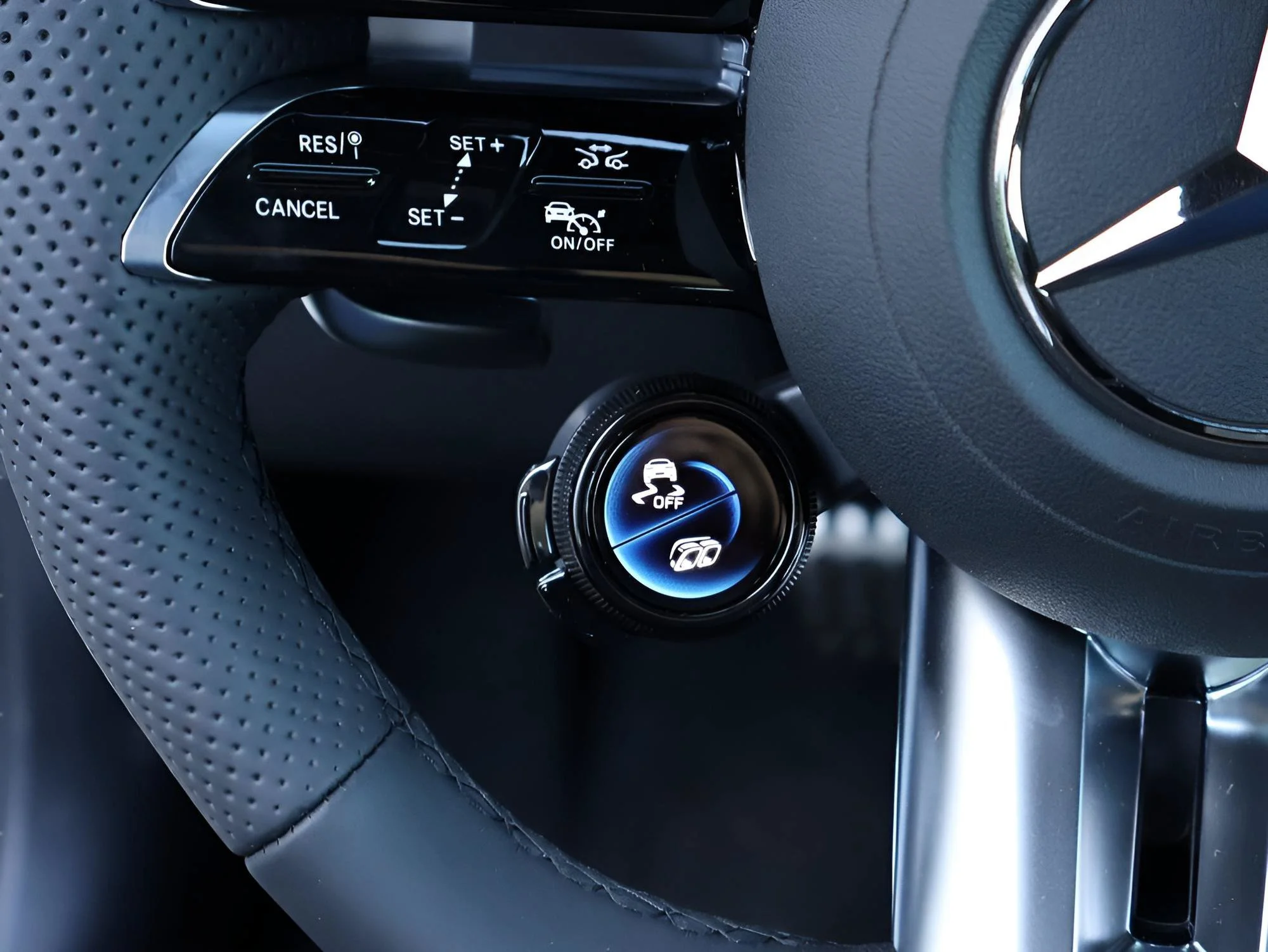Certified Used 2026 MANUFAKTUR Moonlight White Metallic Mercedes-Benz GLC 43 AMG® image 34