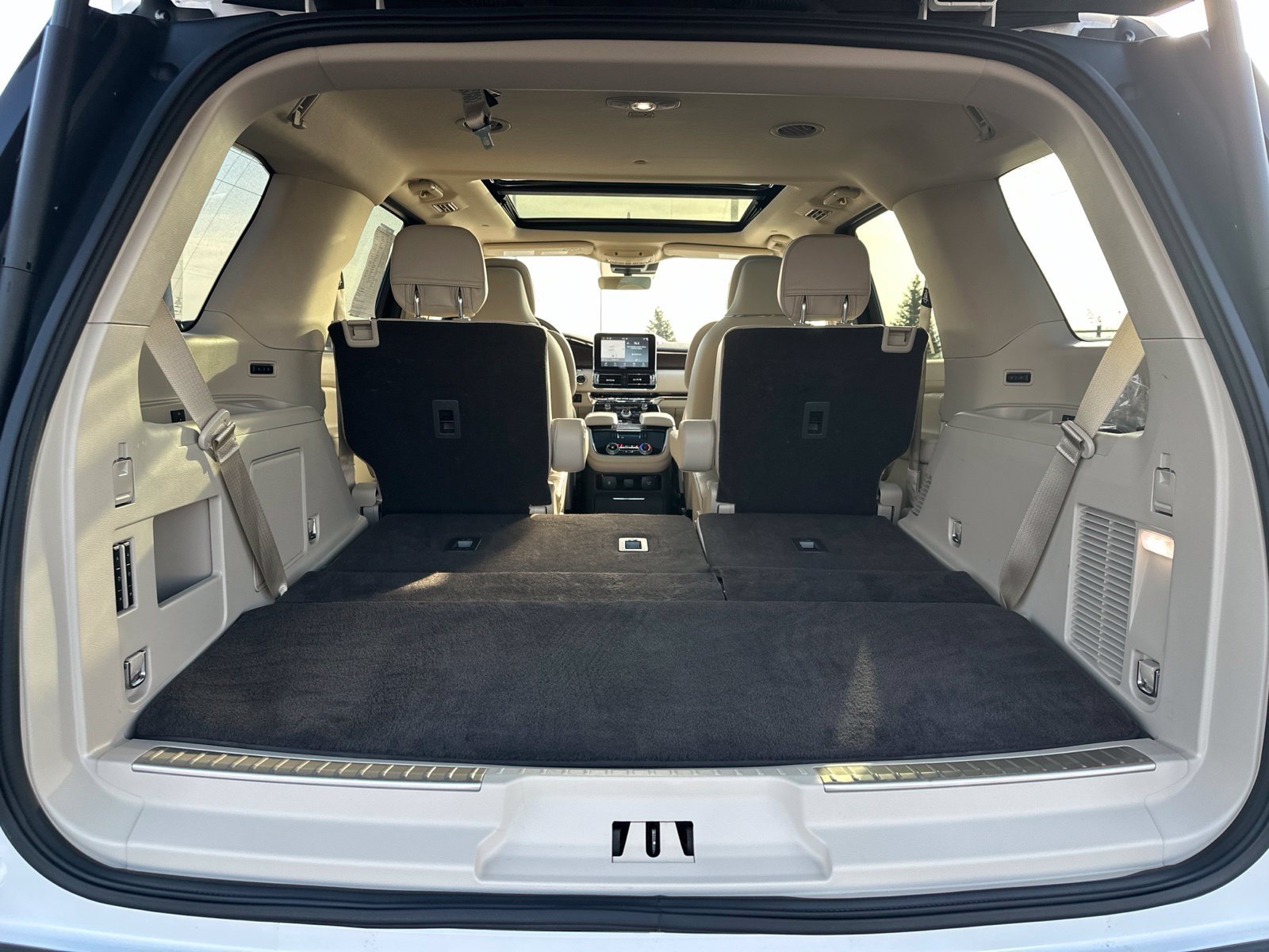 Used 2019 White Lincoln Reserve image 32