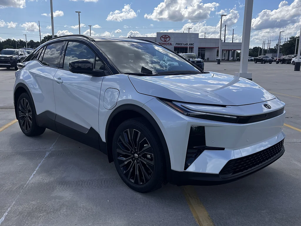 2026 Toyota C-HR XSE AWD's photo