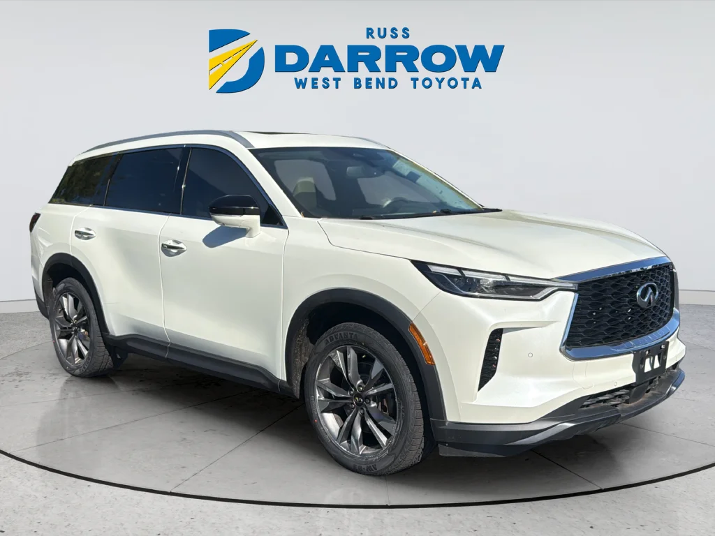 Used 2022 White INFINITI LUXE image 7