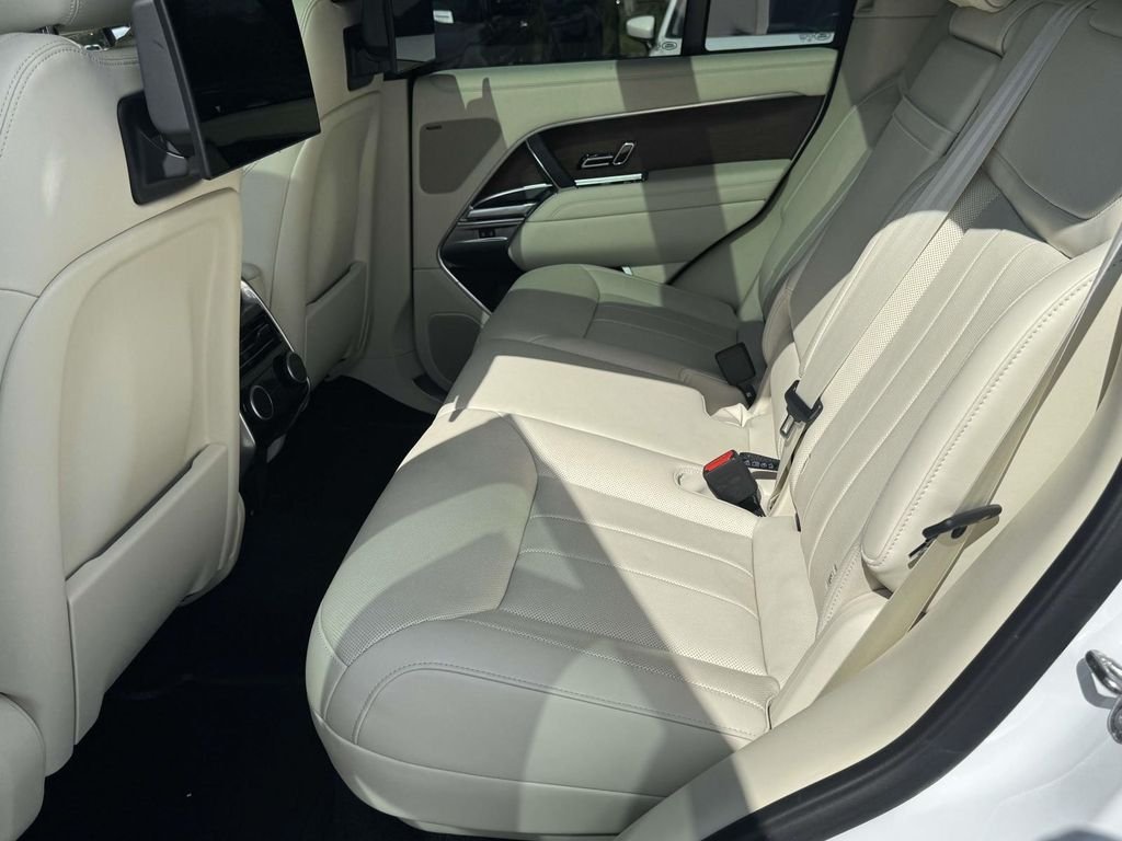 Certified Used 2025  Land Rover SE image 13