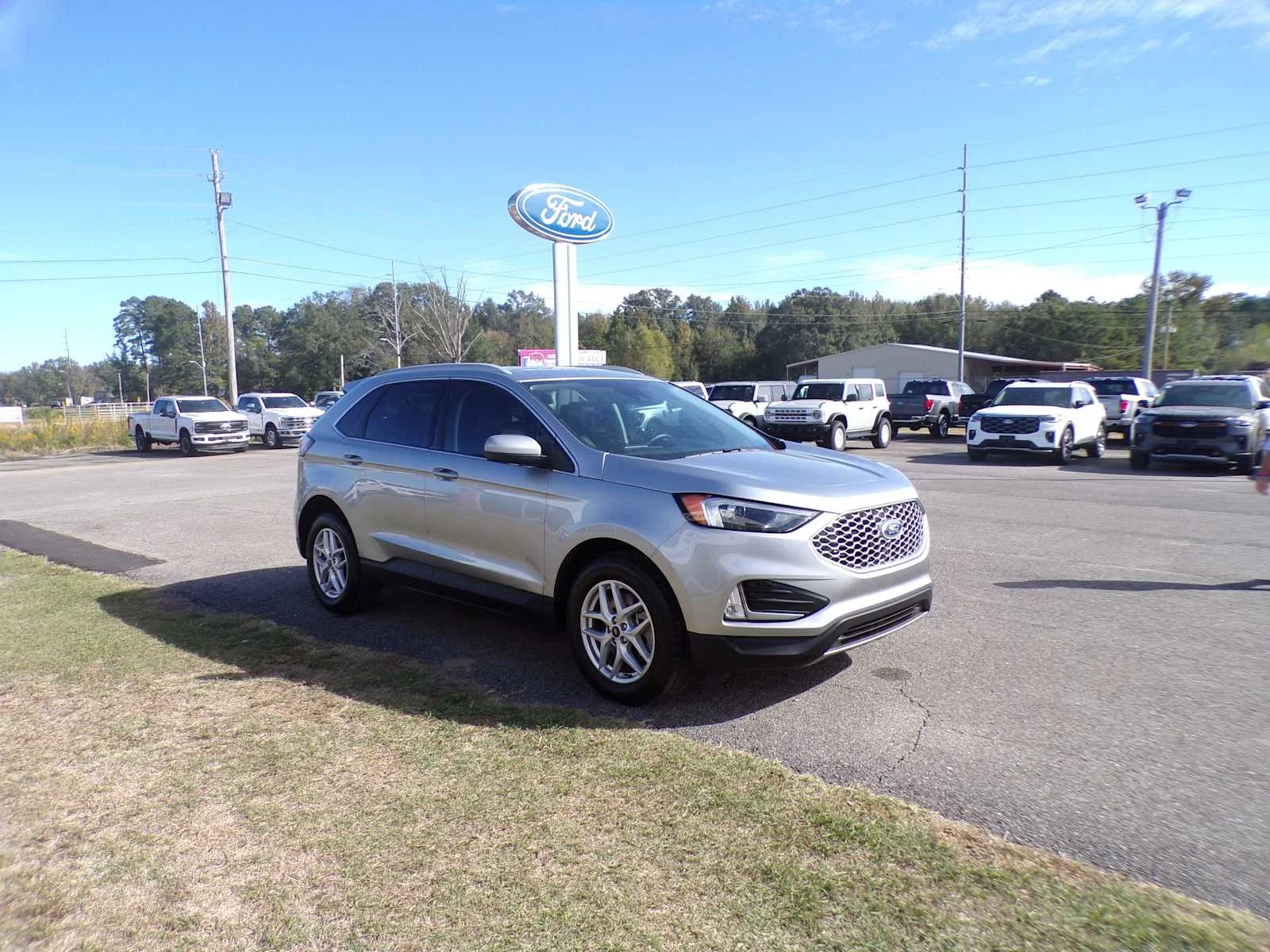 Used 2023 Iconic Silver Metallic Ford SEL image 3