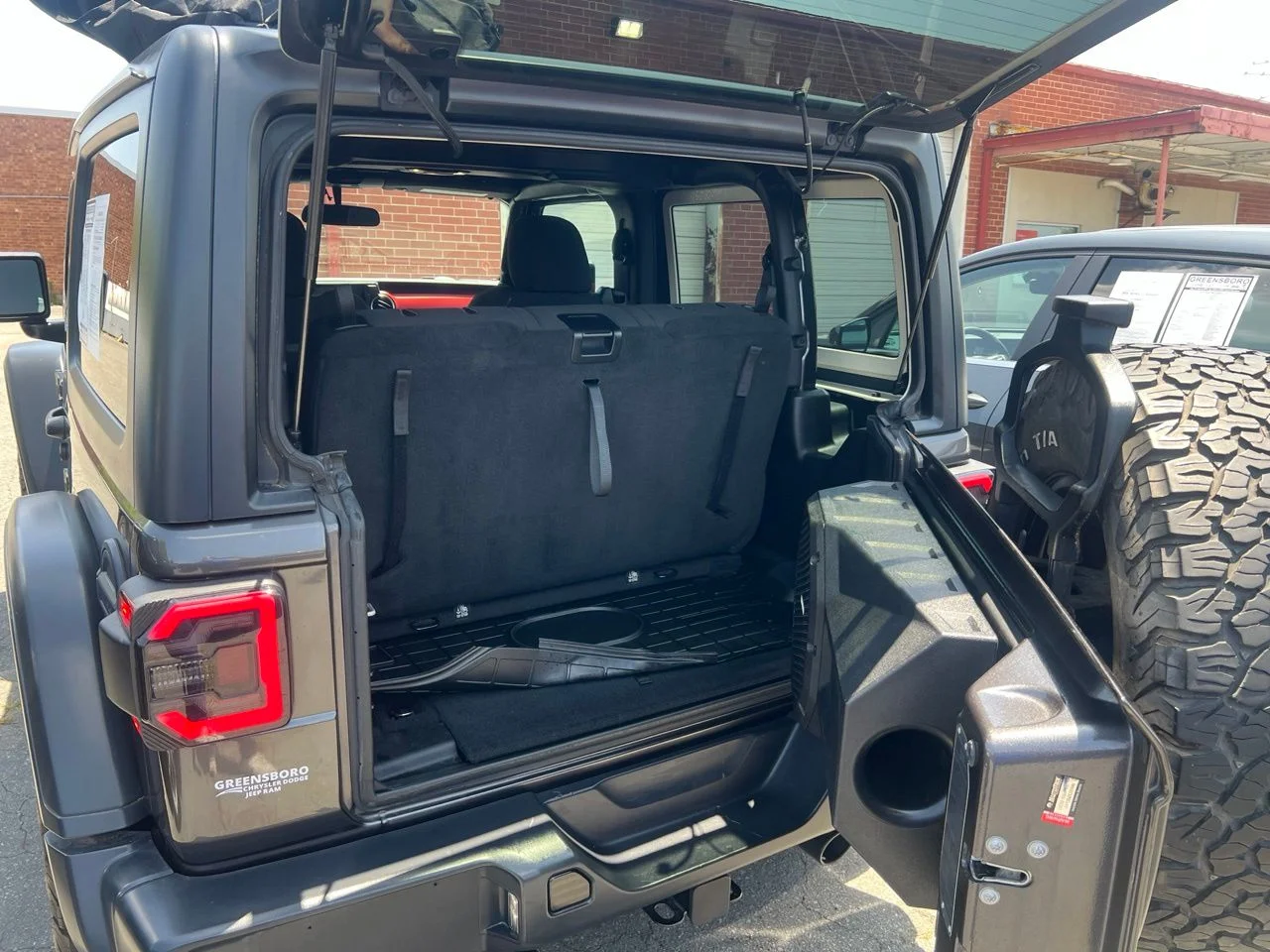 Used 2019 Gray Jeep Rubicon image 16