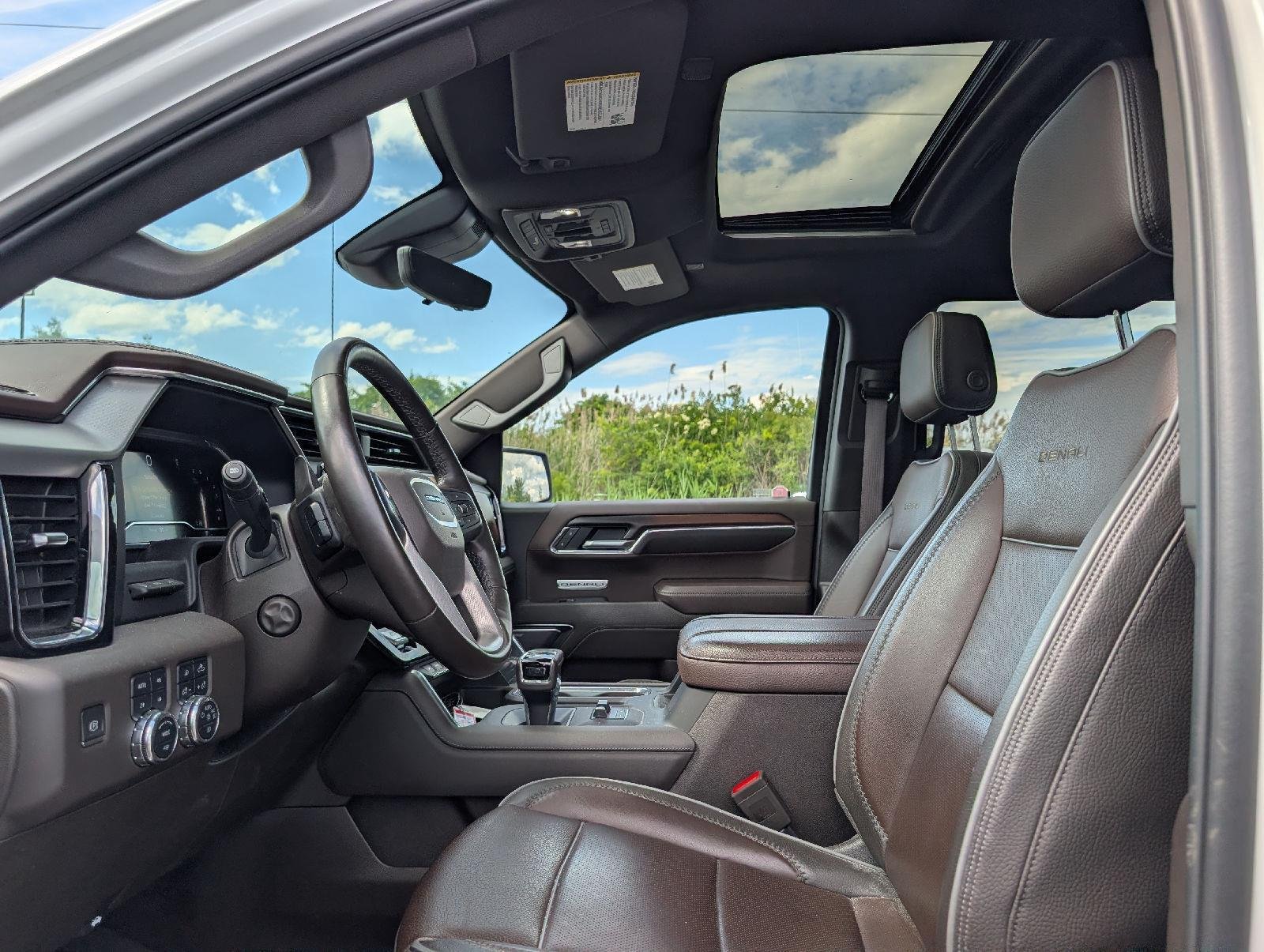 Used 2024 White Frost Tricoat GMC Denali image 13