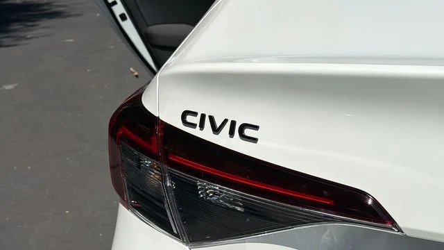 New 2026 Platinum White Pearl Honda 2WD Sport Hybrid image 13
