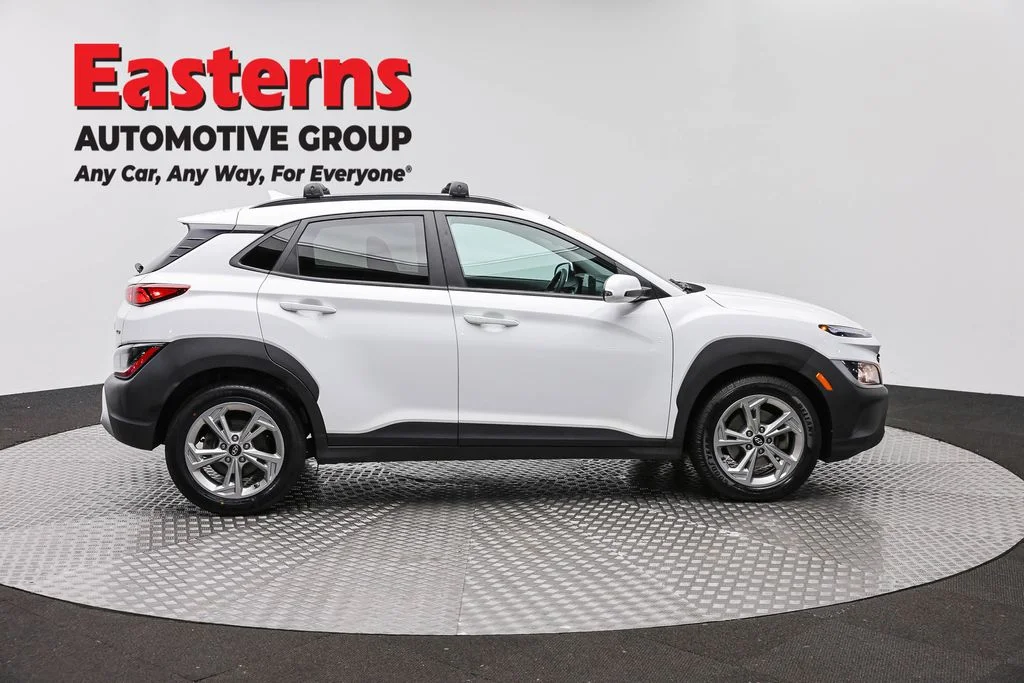 Used 2023 White Hyundai SEL image 4