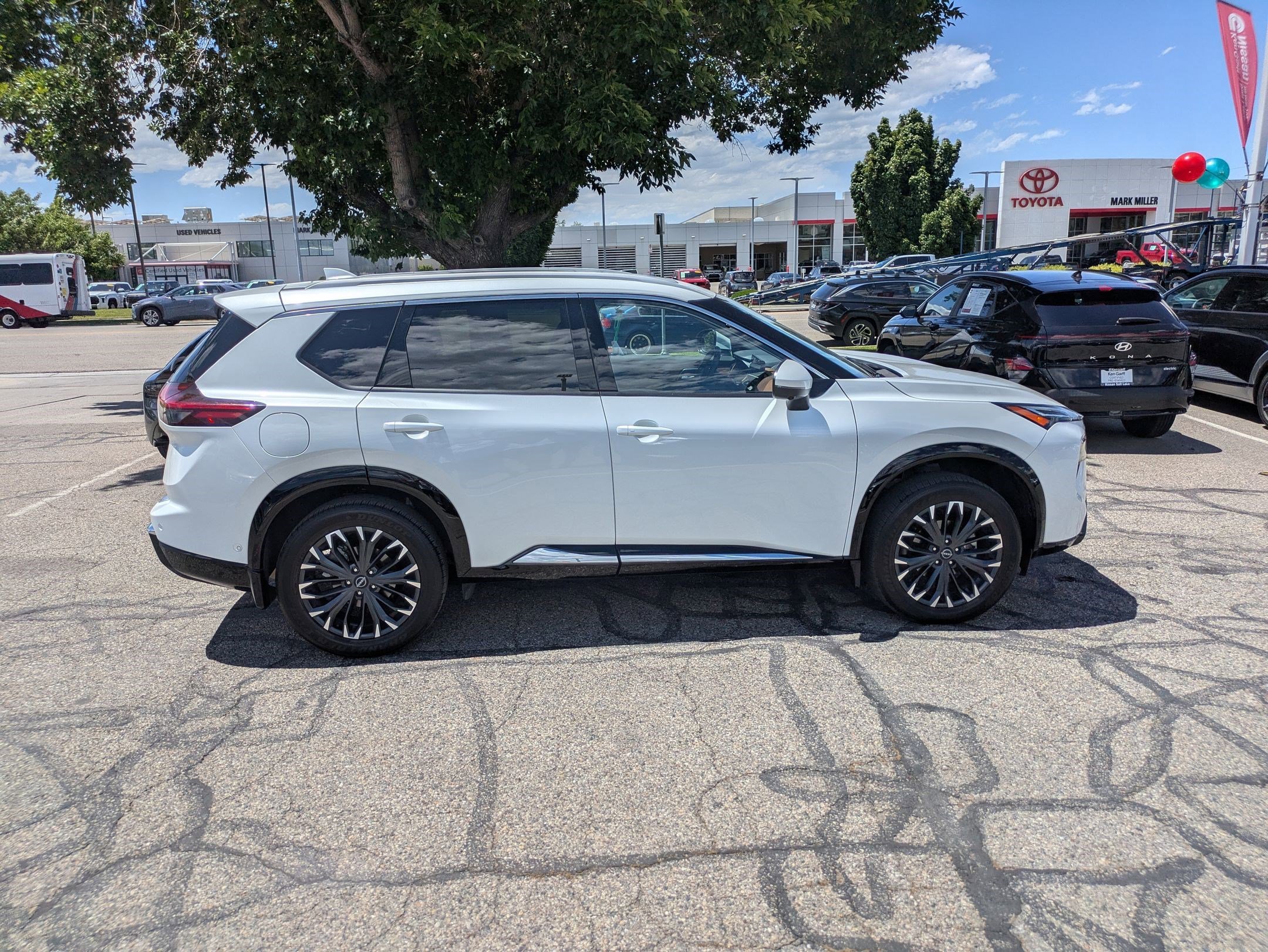 Certified Used 2024 Everest White Pearl Nissan Platinum image 2