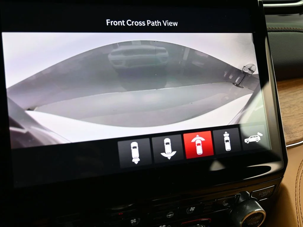 New 2025 Bright White Clear-Coat Exterior Paint Jeep Summit Reserve image 21