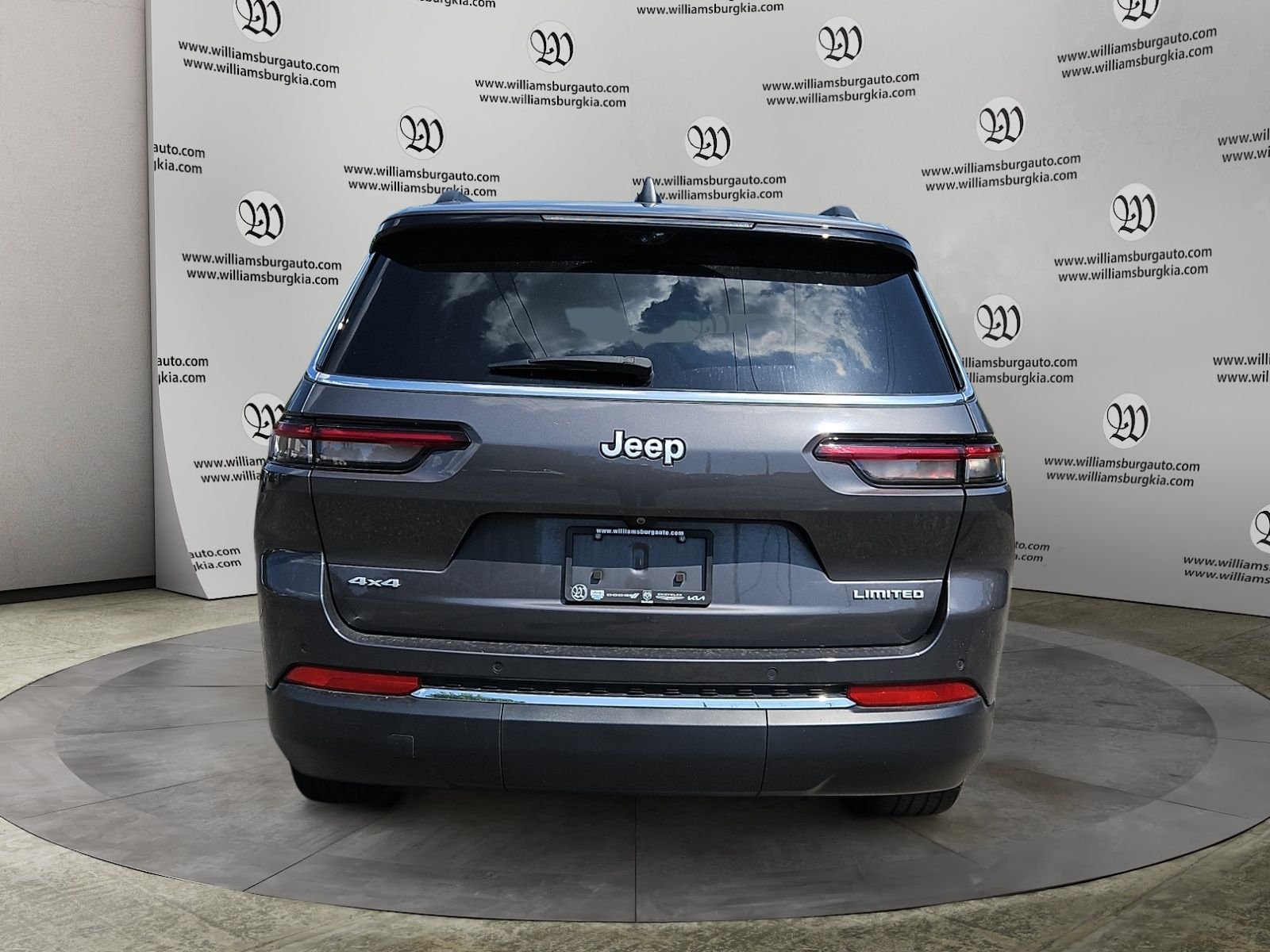 Used 2024 Gray Jeep Limited image 4
