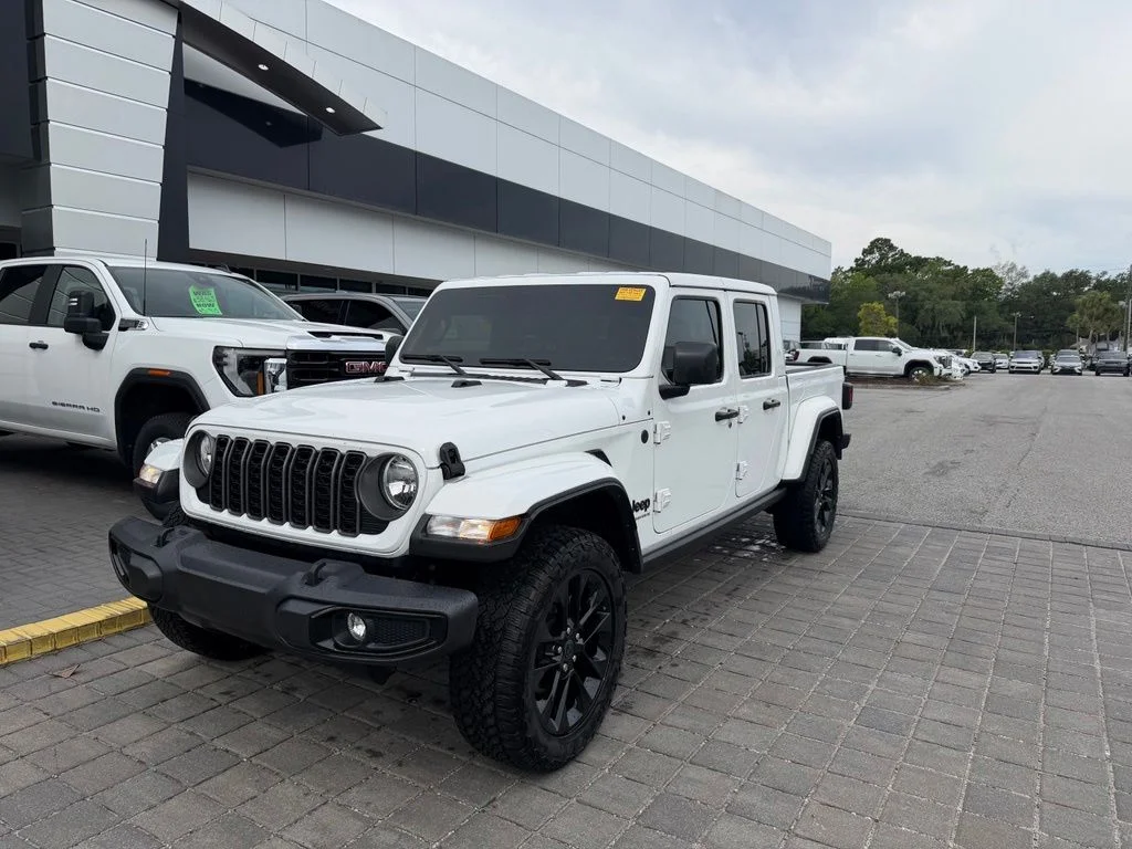 Used 2025 Bright White Clearcoat Jeep Nighthawk image 3