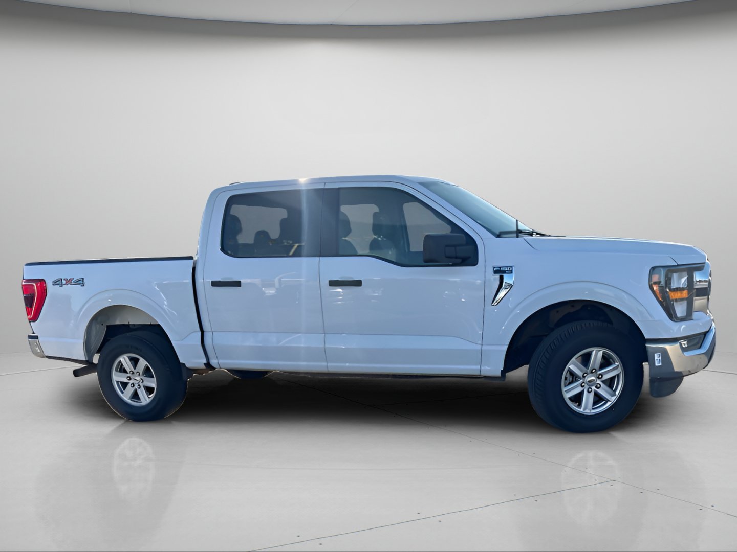 Used 2023 White Ford XLT image 4