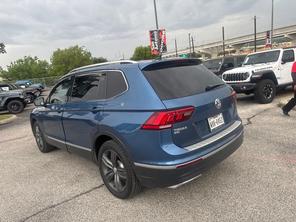 Used 2018 Blue Volkswagen 2.0T SEL Premium image 33