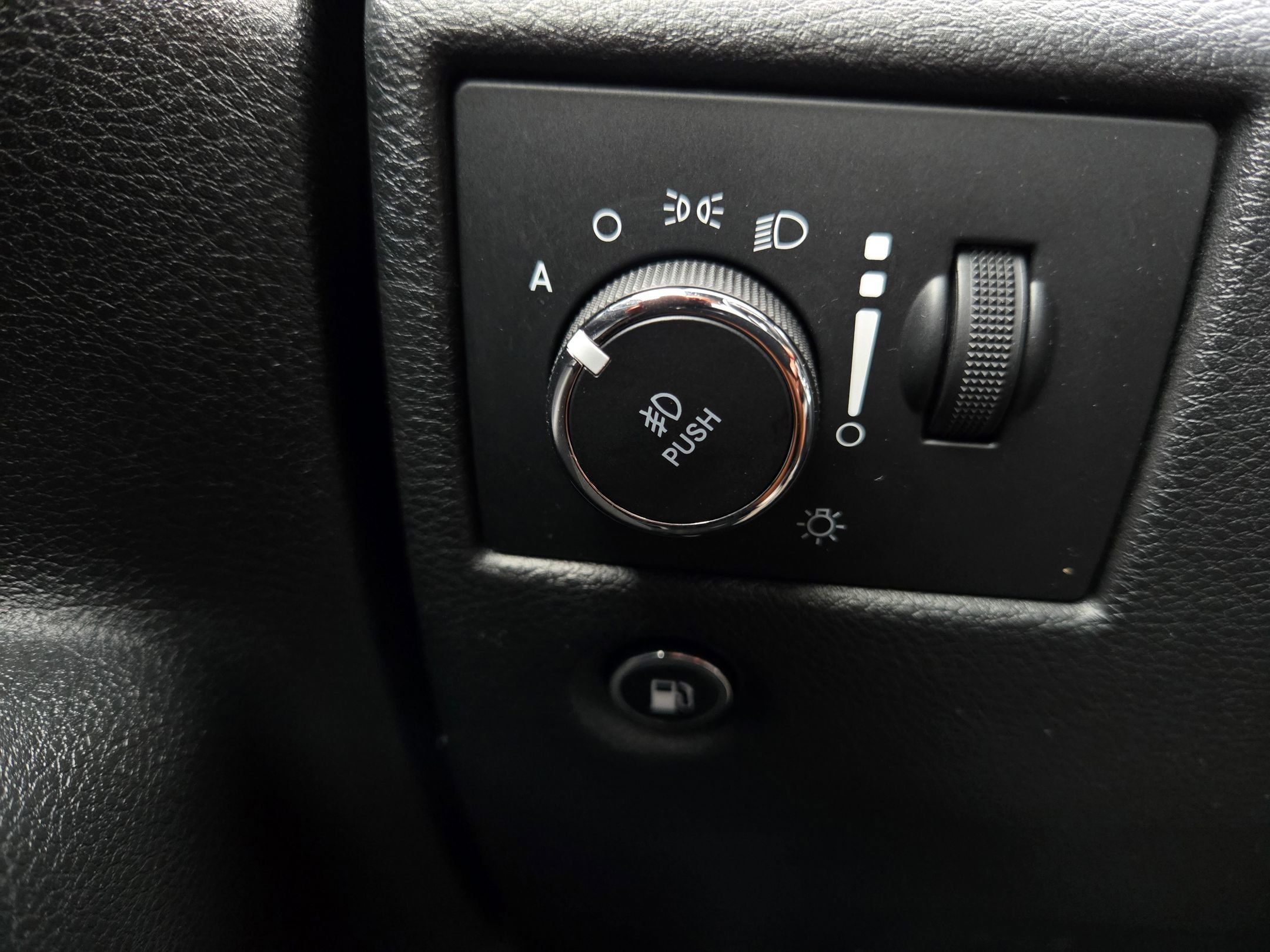 Used 2019 Velvet Red Pearlcoat Jeep Limited image 26