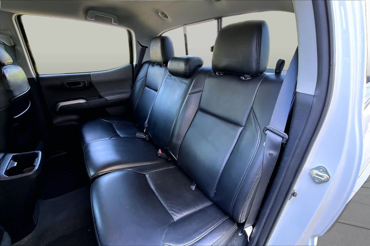 Used 2016 Super White Toyota SR5 image 20