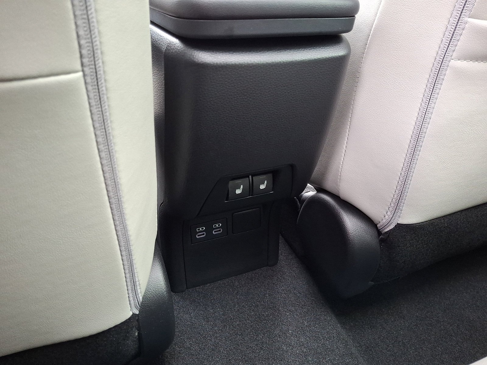 Certified Used 2025 CUTTING EDGE Toyota Limited image 12