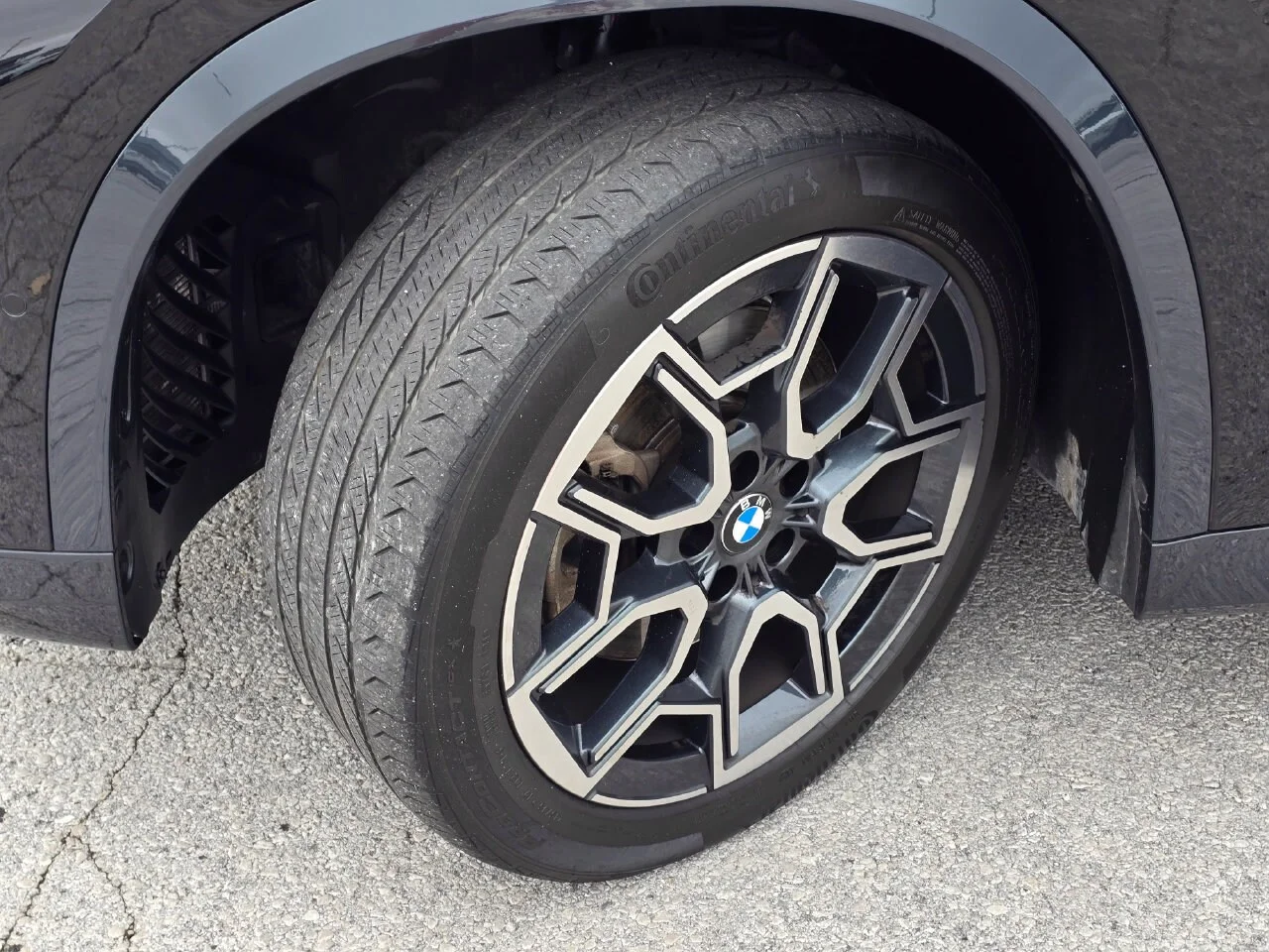 Used 2024 Jet Black BMW xDrive28i image 9