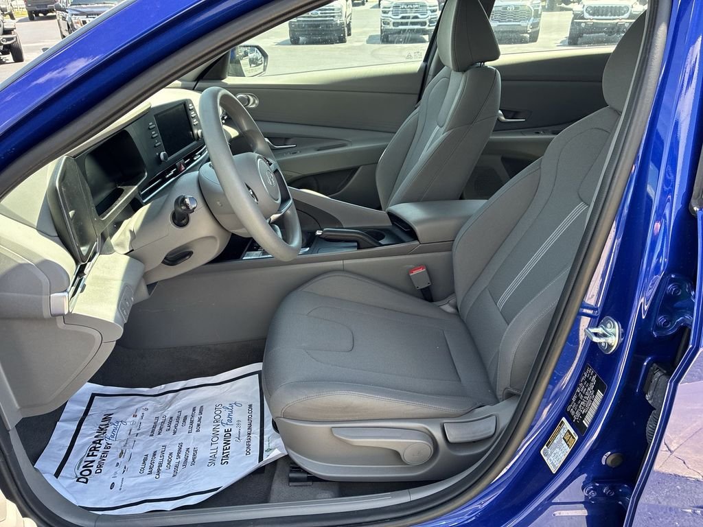 Used 2025 Blue Hyundai SE image 11