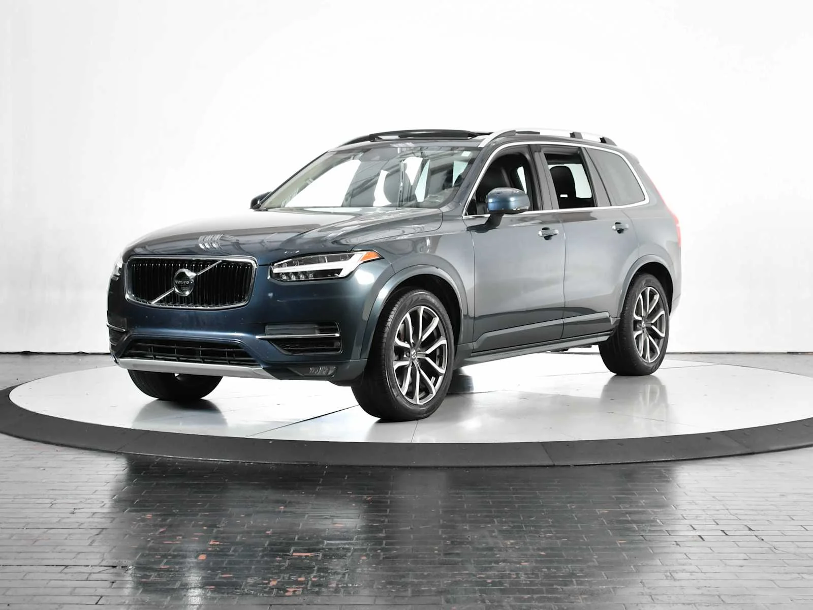 2019 Volvo XC90 T5 Momentum AWD's photo