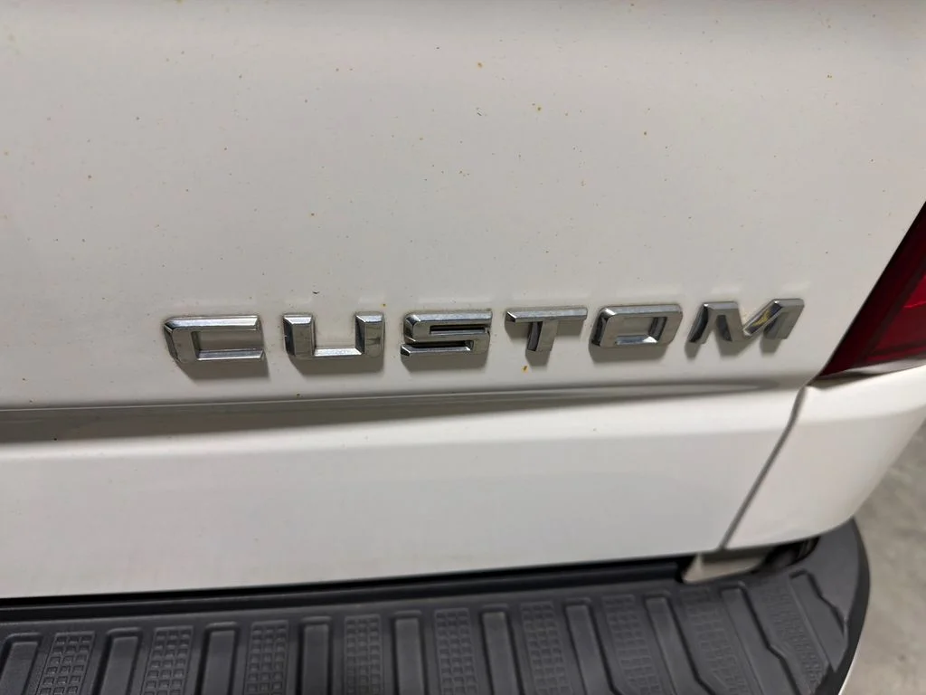 Used 2021 Summit White Chevrolet Custom image 9