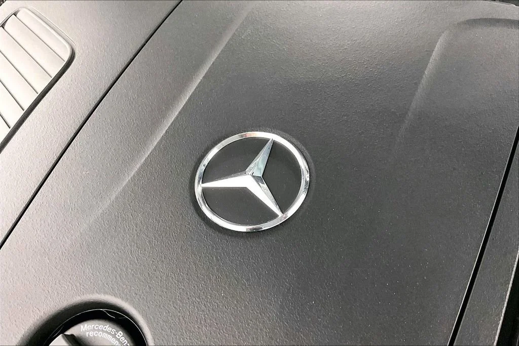 New 2026 Verde Silver Metallic Mercedes-Benz GLC 300 image 29
