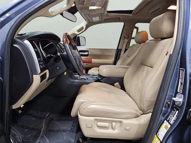 Certified Used 2019 SHORELINE BLUE PEARL Toyota  image 7