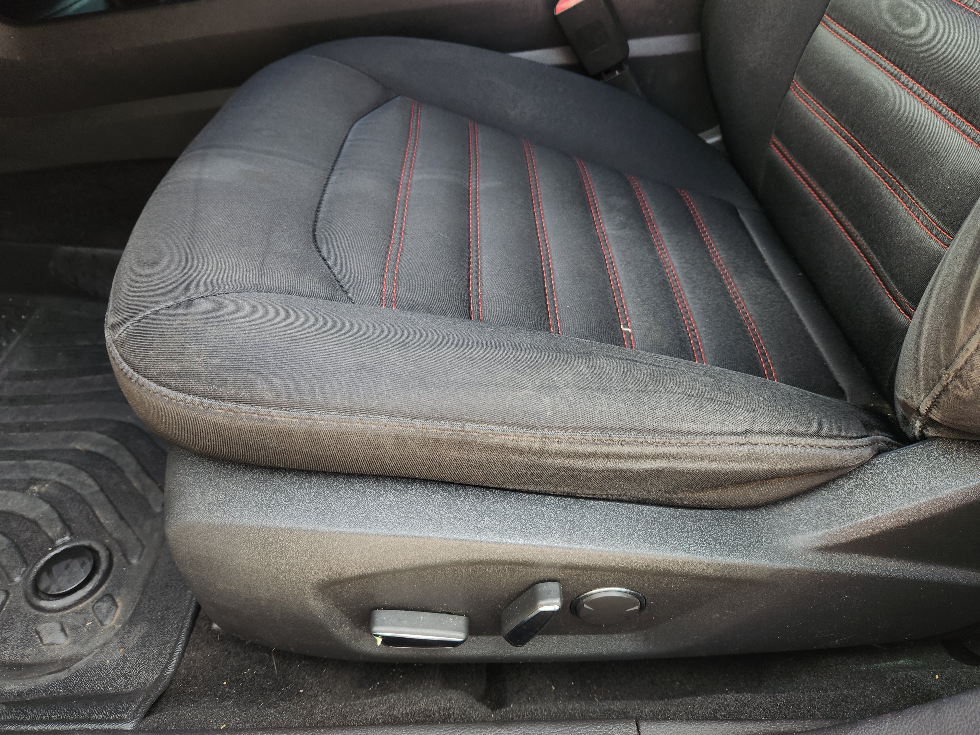 Used 2013 Tuxedo Black Metallic Ford SE image 23