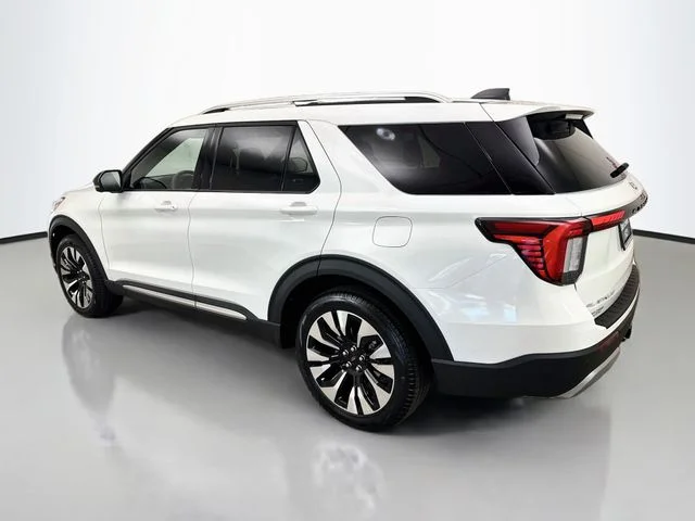 New 2027 Star White Metallic Tri-Coat Ford Platinum image 5