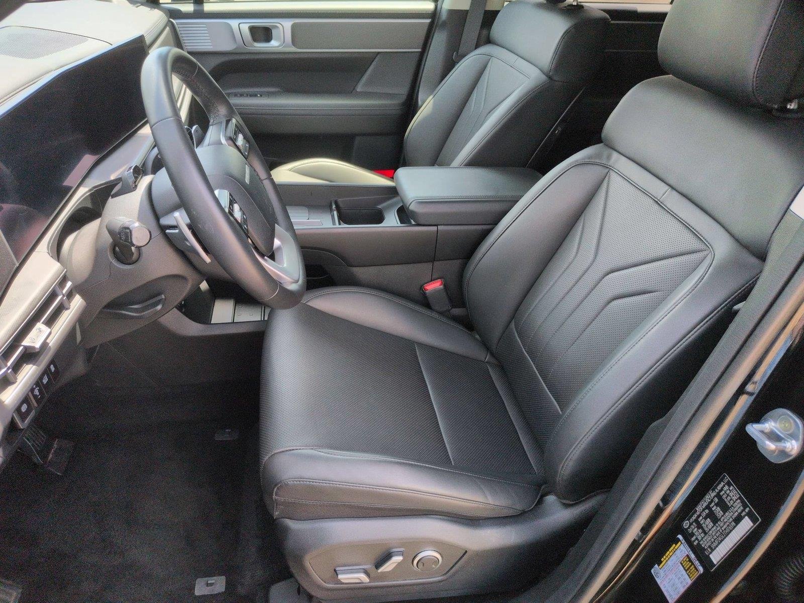 Used 2026 Phantom Black Hyundai SEL image 18