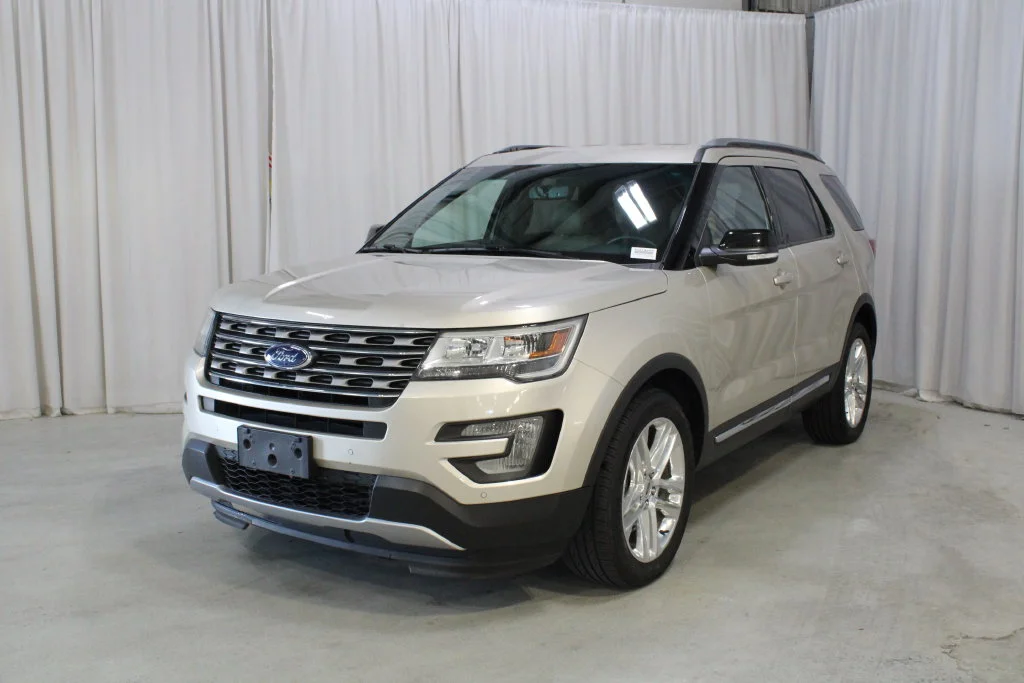 Used 2017 Gold Ford XLT image 36