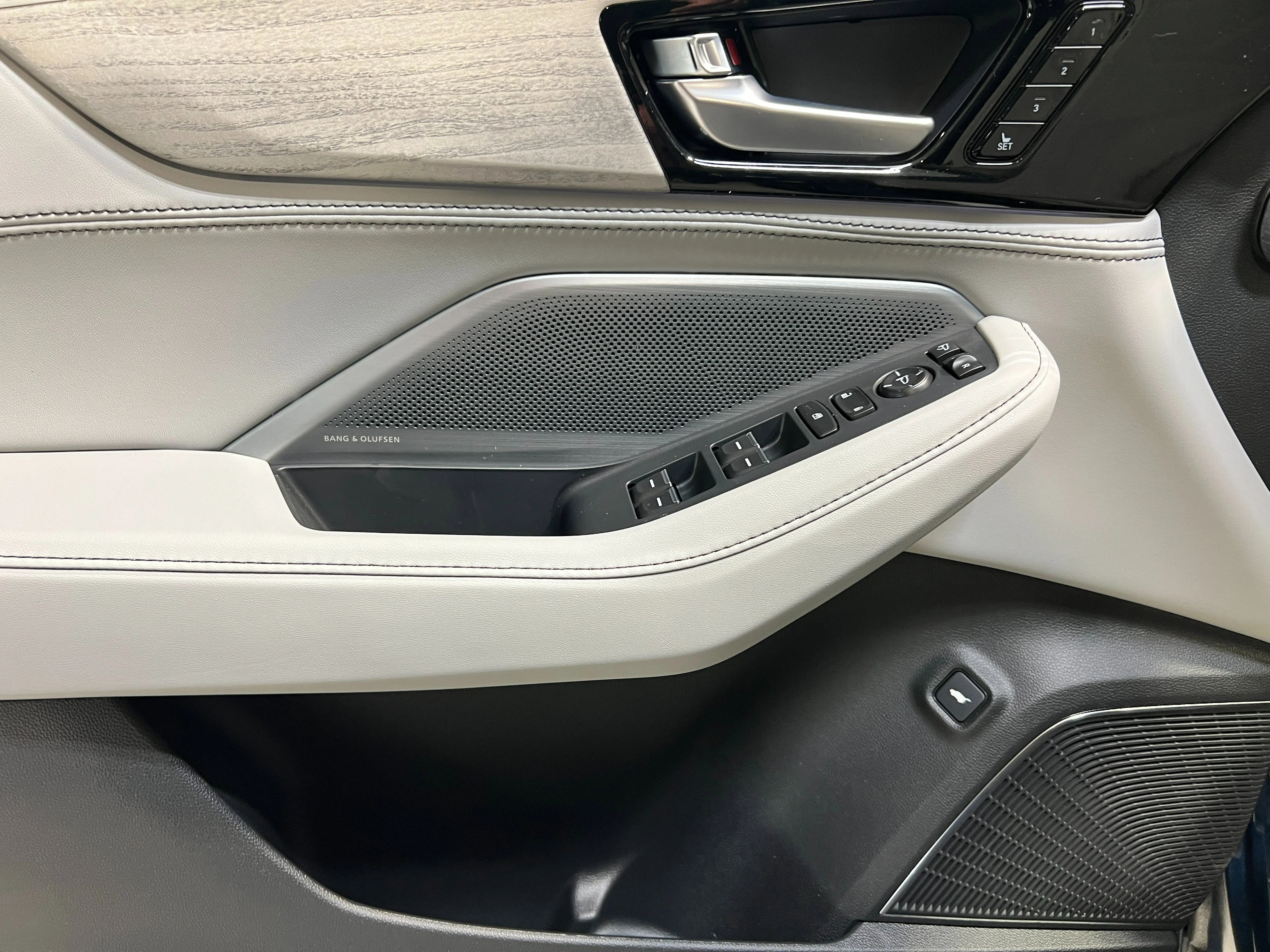 New 2026 Solar Silver Metallic Acura w/Advance Package image 13