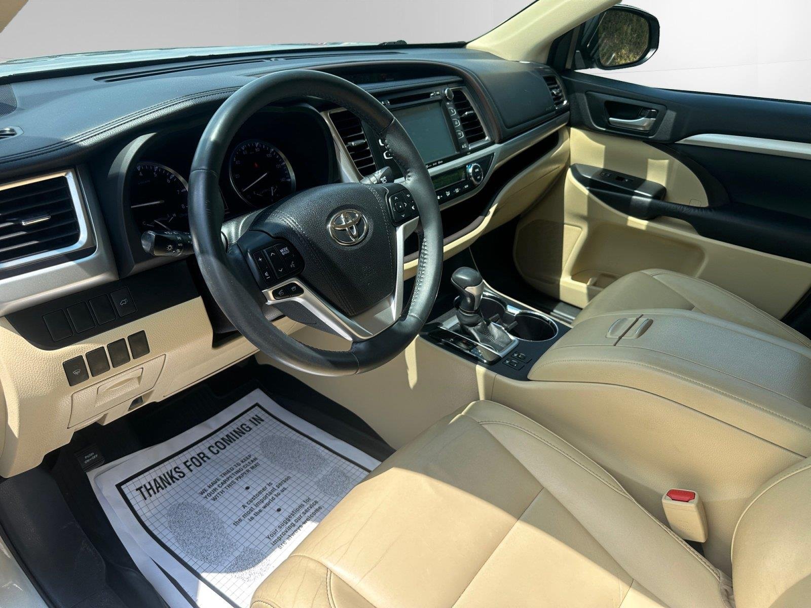 Used 2016 Creme Brulee Mica Toyota XLE image 10