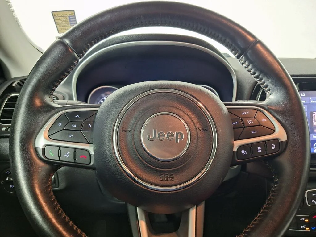Used 2021 Diamond Black Crystal Pearlcoat Jeep Limited image 16
