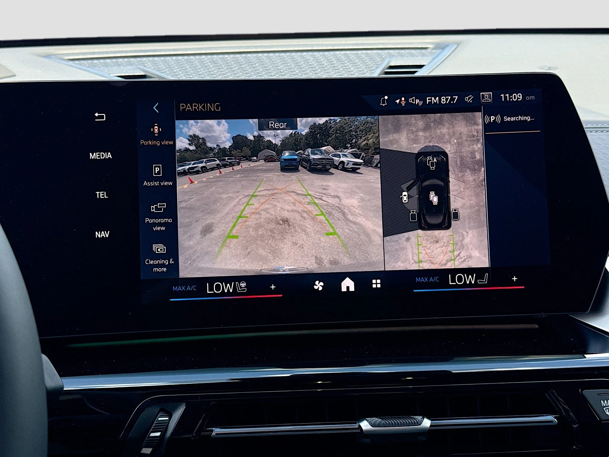 New 2026 Black Sapphire Metallic BMW xDrive28i image 31