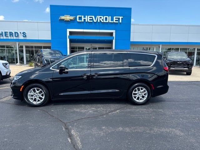 Used 2024 Black Chrysler Touring L image 3