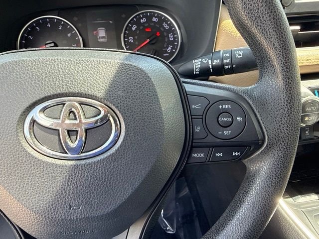 Used 2019  Toyota XLE image 30